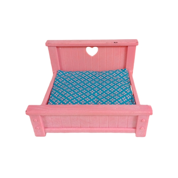 Battat Furniture pink heart tiny  toy plastic bed - Picture 2 of 16